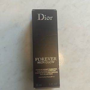 Dior Forever Skin Glow Foundation 4W